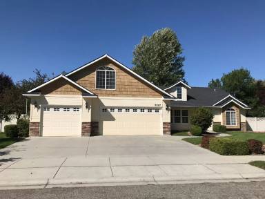 Main picture of 5327 N Schubert Ave