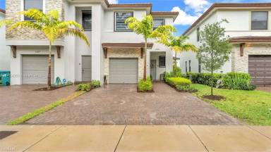 Main picture of 25375 SW 109th Ave