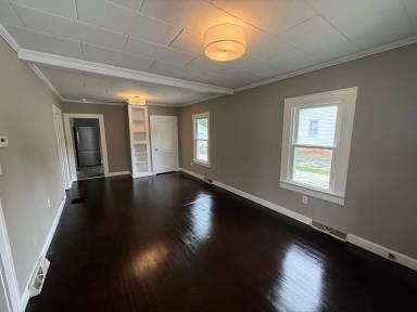 Main picture of 7596 Broad St