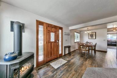 Main picture of 853 Park Ave
