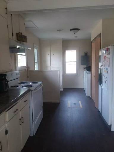 Main picture of 702 Main St