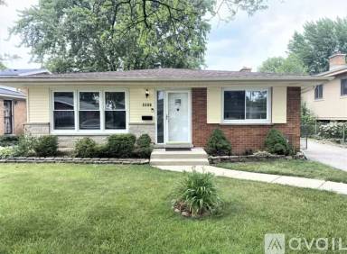 Main picture of 8933 Oak Park Ave