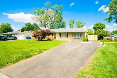 Main picture of 105 N Cypress Rd