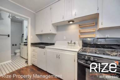 Main picture of 906 E Herbert Ave