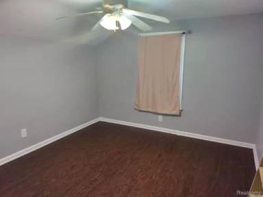 Main picture of 115 E Maryland Ave