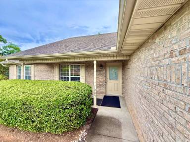 Main picture of 1909 Rommel Dr