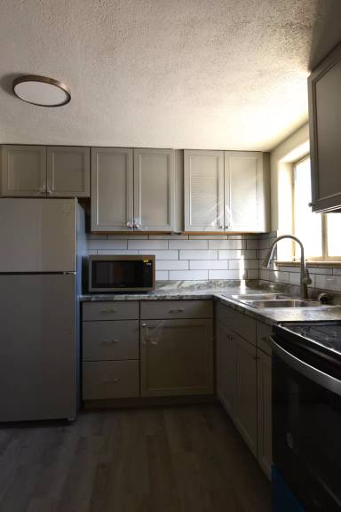 Main picture of 1919 Hugur Ave