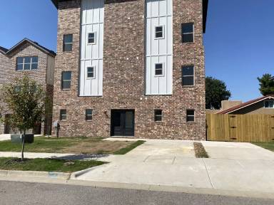 Main picture of 2675-2 SW Livingston Sq