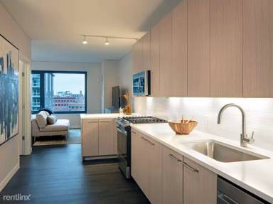 Main picture of 901 W Adams St