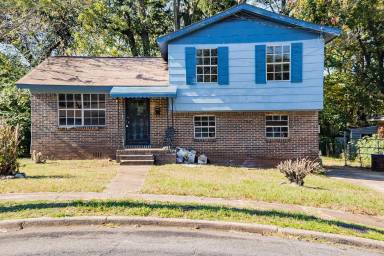 Main picture of 1660 18th Way SW
