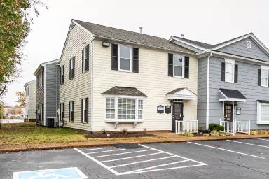 Main picture of 1241 Mall Dr