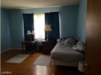 Main picture of 410 W Hillsboro St