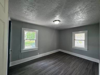 Main picture of 2731 Dorothy Ave NE