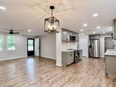 Main picture of 623 Pershing Dr