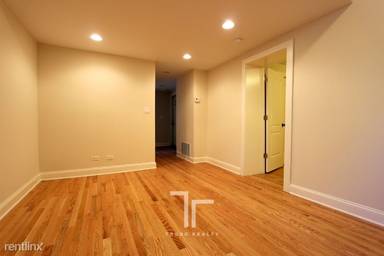 Main picture of 4034 N Ashland Ave