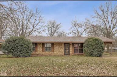 Main picture of 112 Sparkey Dr