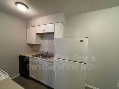 Main picture of 900 S Crutcher Ave