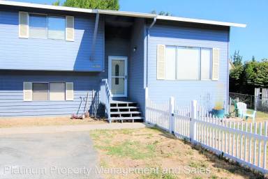 Main picture of 620 12th St NE