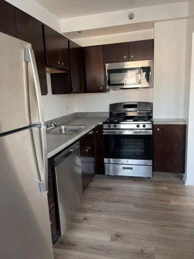 Main picture of 1528 W Morse Ave Apartments