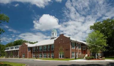 Main picture of 235 Pond St