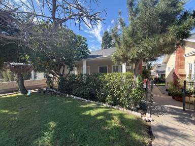 Main picture of 699 S Marengo Ave