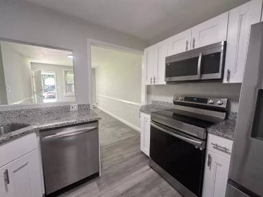 Main picture of 2252 Reuben St
