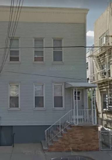 Main picture of 100 W 18th St