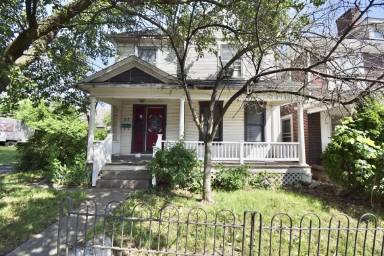 Main picture of 23 E Parkwood Dr