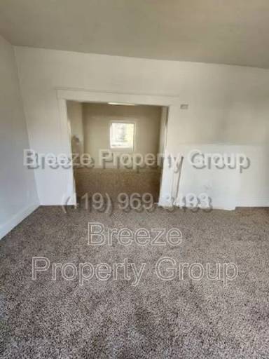 Main picture of 293 E Broadway St