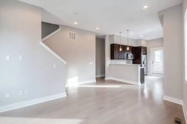 Main picture of 826 N 3rd St