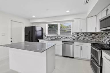 Main picture of 2630 SW 49th Ct