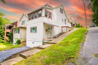 Main picture of 925 Coleman Ave