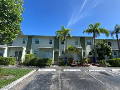 Main picture of 895 Crystal Lake Dr