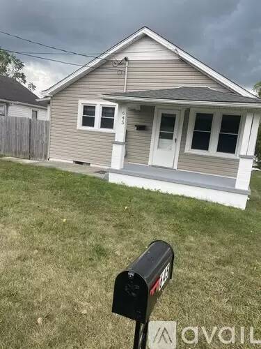 Main picture of 645 W North St
