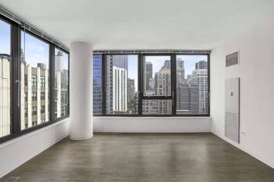Main picture of 153 W Superior St