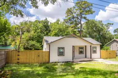 Main picture of 13238 Laguna St