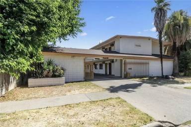 Main picture of 423 W 21st St