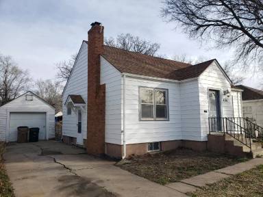 Main picture of 404 E 3rd St
