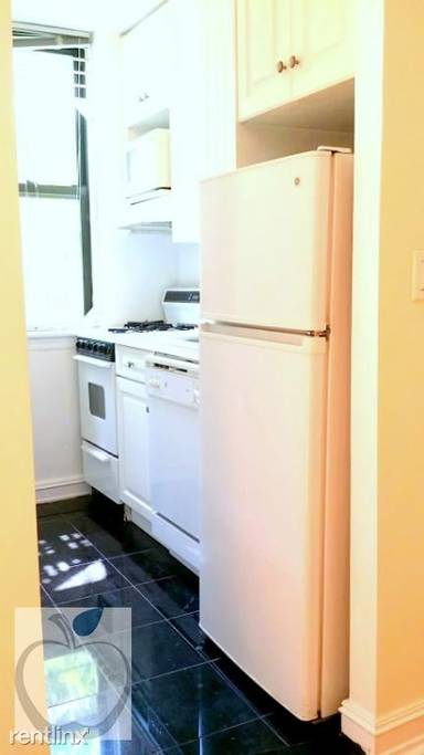Main picture of 426 E 81st St