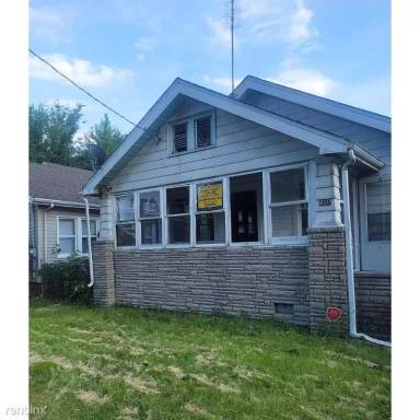 Main picture of 804 E Virginia Ave
