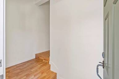 Main picture of 225 Valley Oak Dr