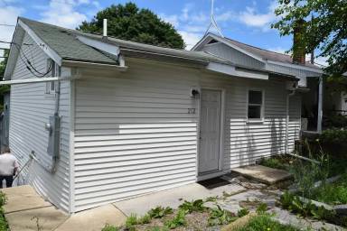 Main picture of 212 E Pike St
