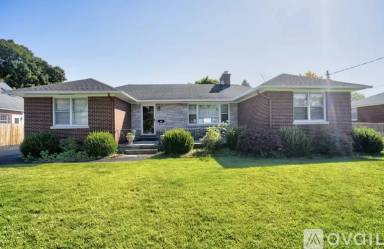 Main picture of 32 Moreland Ave