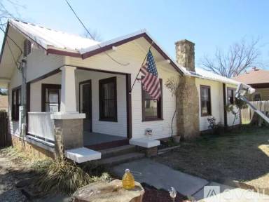 Main picture of 206 E Columbia St