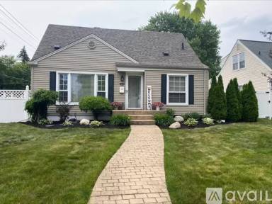 Main picture of 2280 Thomas Ave