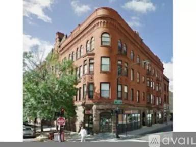 Main picture of 2300 N Clark