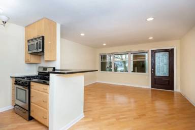 Main picture of 900 S Taylor Ave