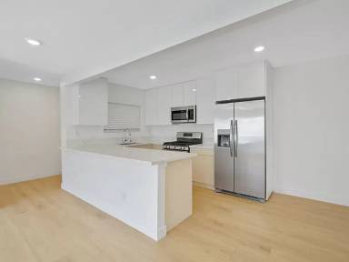 Main picture of 1223 N Beachwood Dr