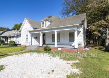 Main picture of 221 Hawthorne Ave