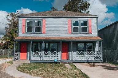 Main picture of 304 W 22nd St
